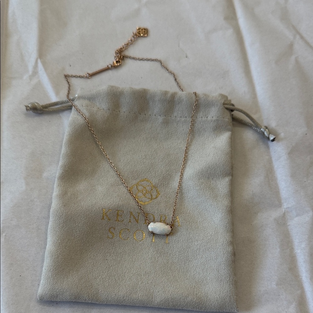 Kendra Scott Rose Gold Oval White Pendant Necklace